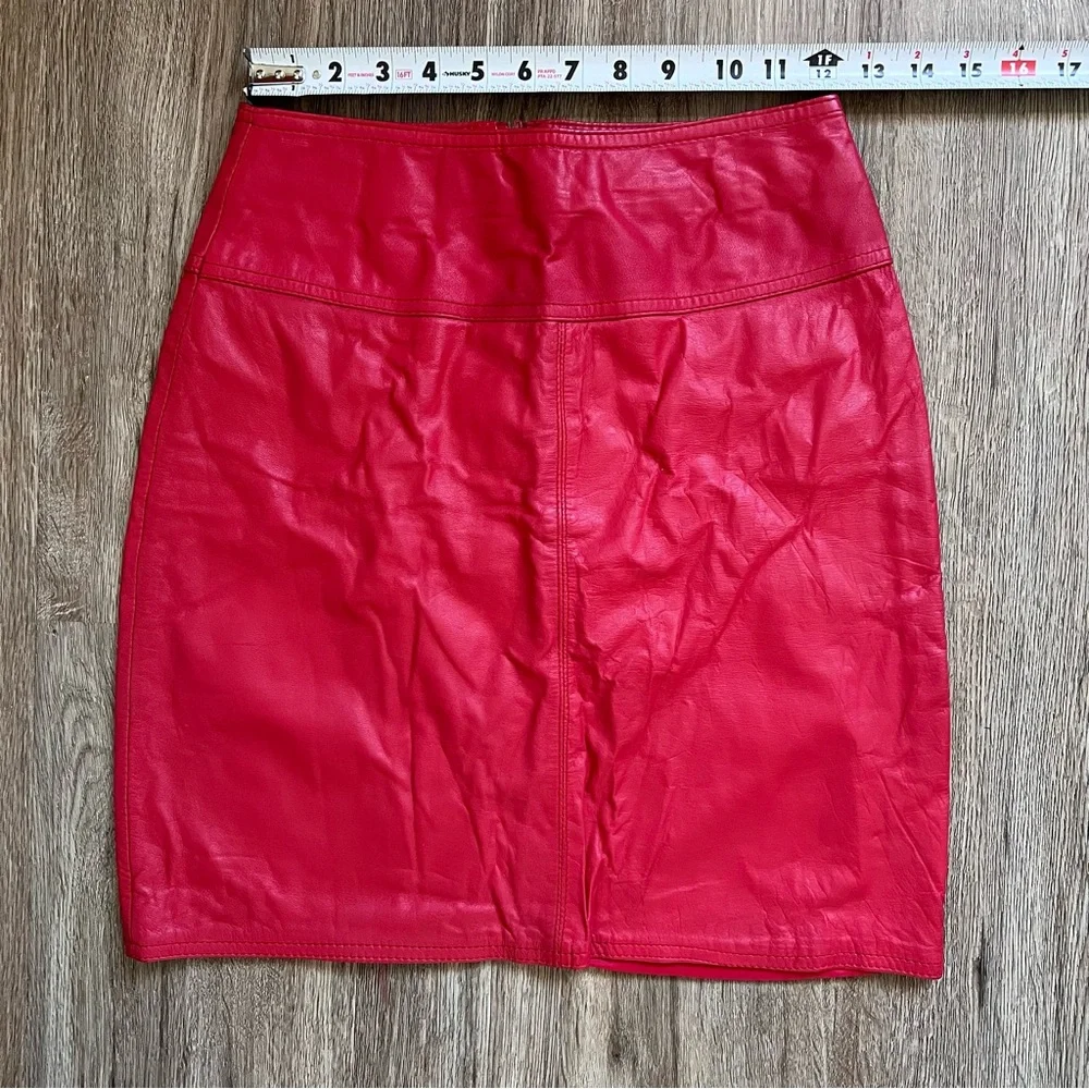 Trump Sport Red 100% Leather Skirt Size 7/8 - Picture 3 of 5